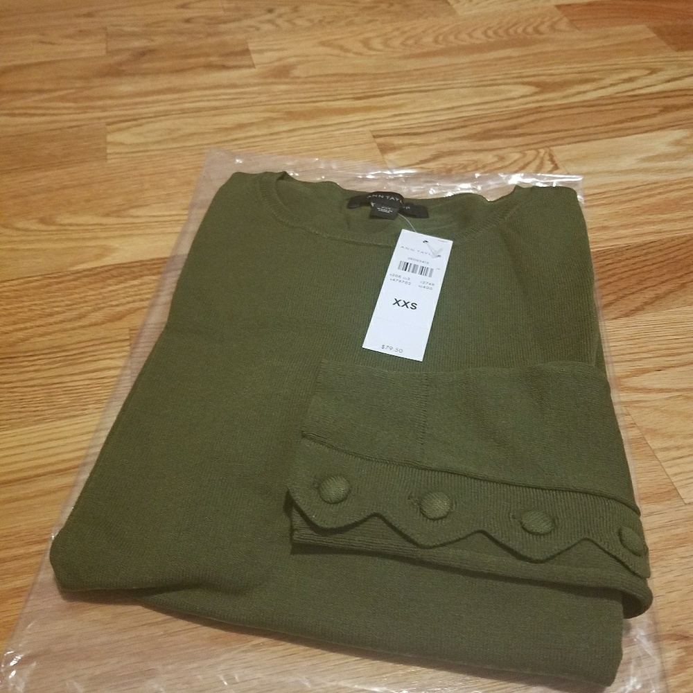 NWT Ann Taylor scalloped sleeve button sweater